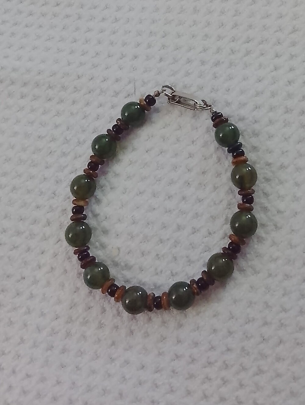 Natural Jade Green Beaded Bracelet with Brown Accent Beads